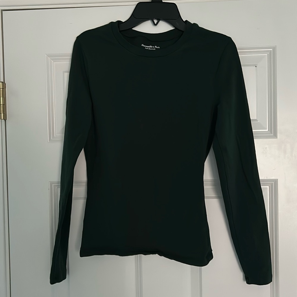 SOLD Abercrombie long sleeve tuckable tee